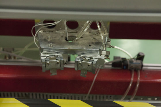 Porcellana Linea di produzione automatica del pannello solare della guarnizione di EVA TPT macchina dopo il processo della laminazione fornitore